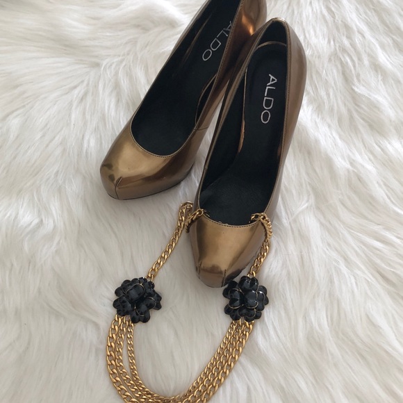 Beautiful bronze-gold pumps! Sleek & shiny, size 5 - Picture 3 of 6